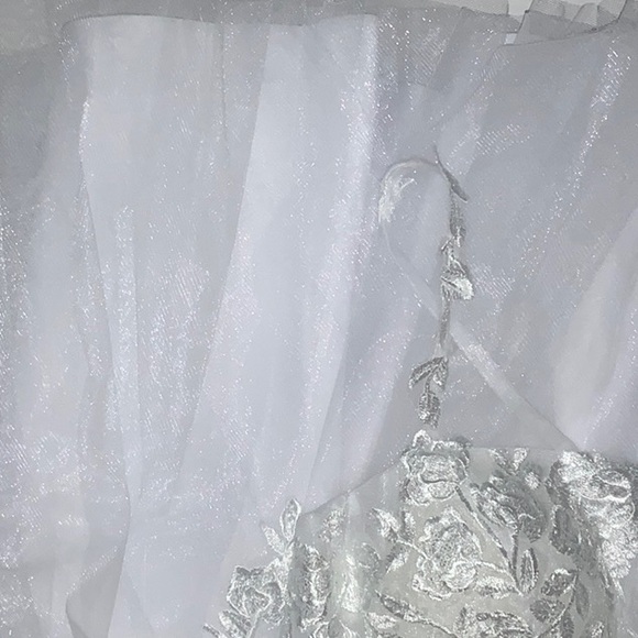 New Petite Wedding Dress With Lace Up Back and Tulle Skirt - Picture 2 of 3